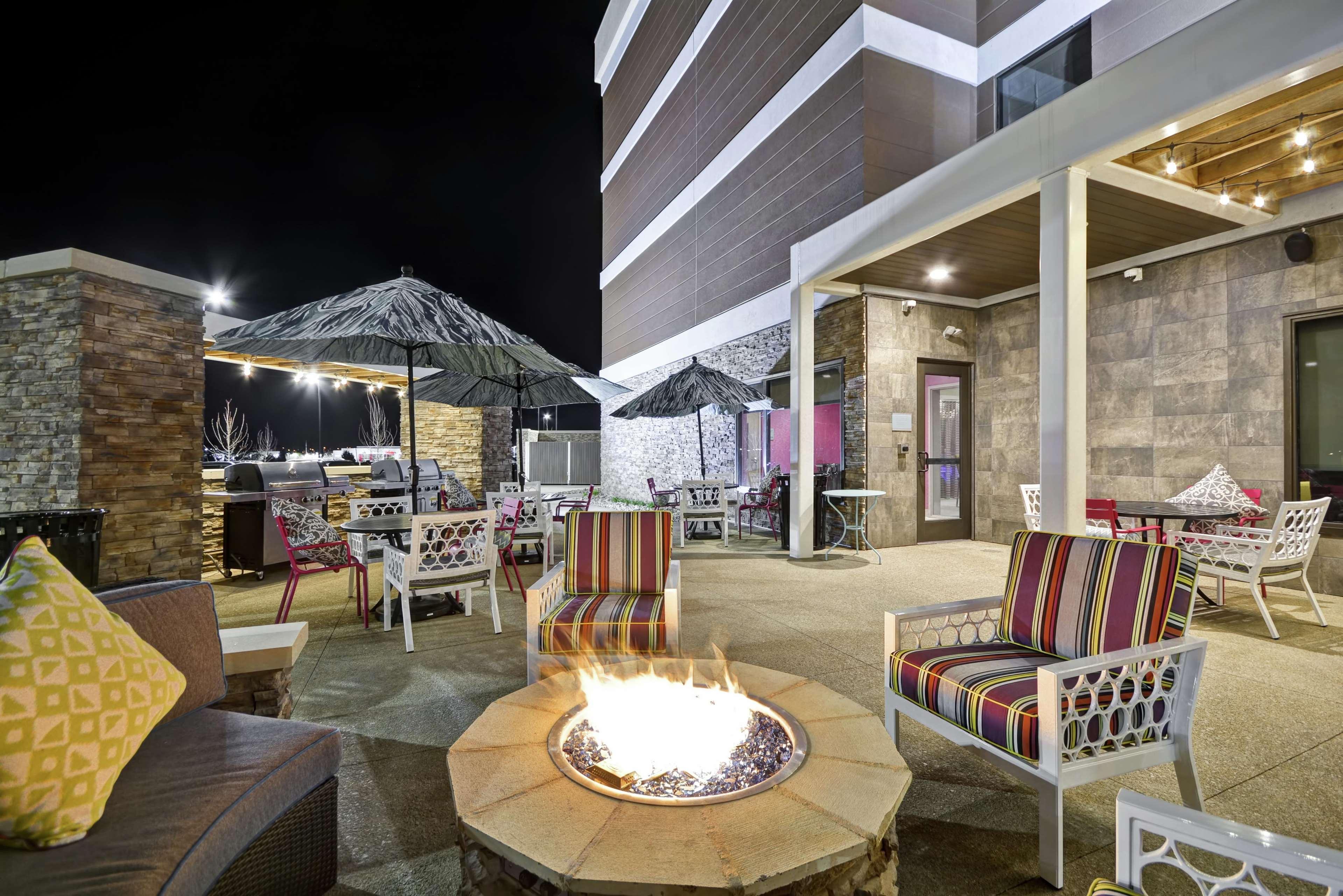 Home2 Suites By Hilton Kci Airport Kansas City Exterior photo